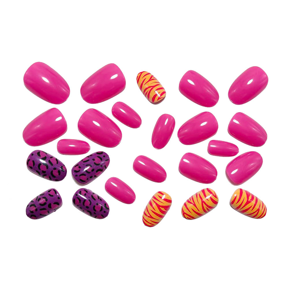 Creative art nails with animal motif and gradient Kalsten