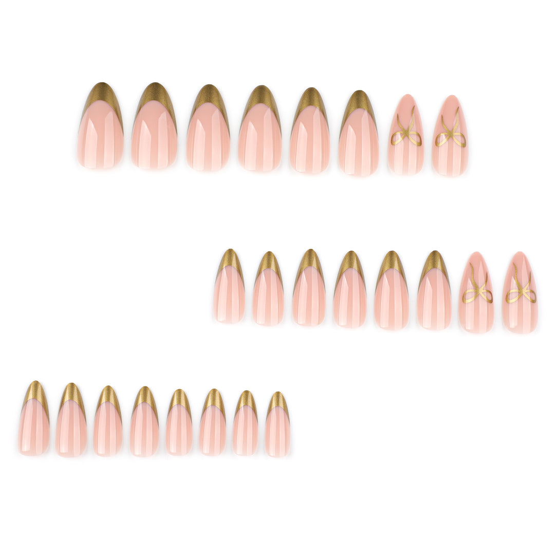 Elegant Nail Art with Gold Accents Kalsten