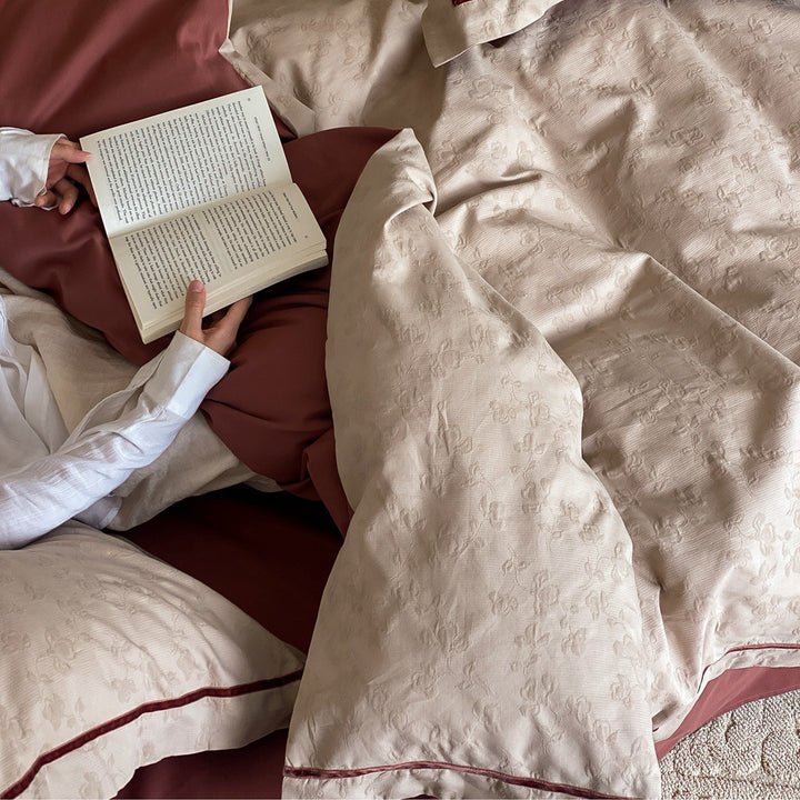 High-quality bedding set made of cotton-lyocell mix with reversible function and fine piping seam
