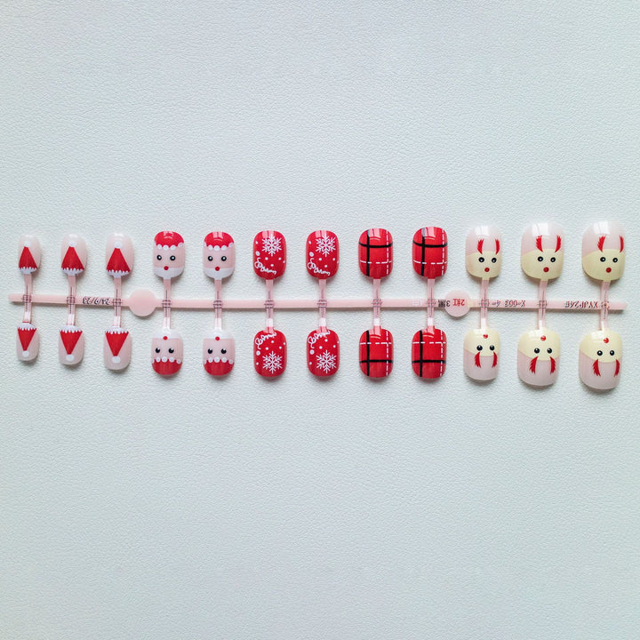 Festive Holiday-Themed Nail Art Kit