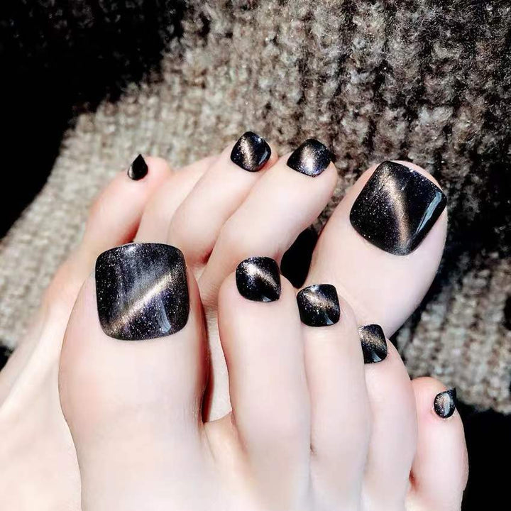 Artistic toenails in modern design Kalsten