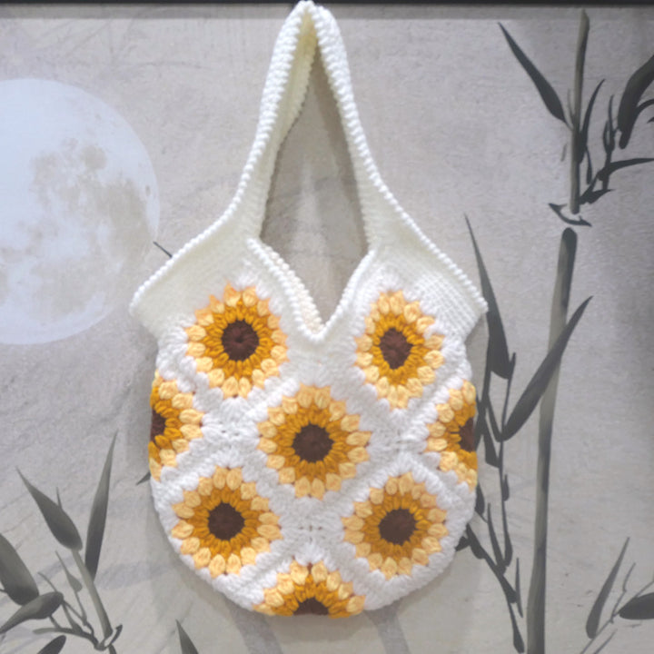 Handmade macrame shoulder bag with floral pattern Kalsten