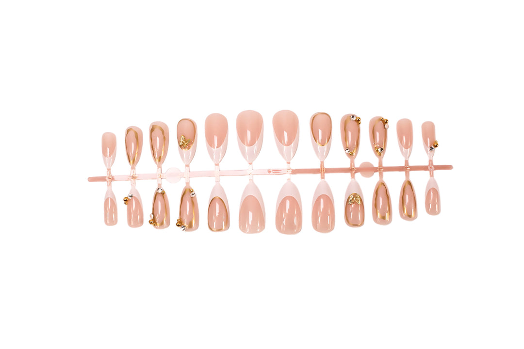 Artificial nail set with elegant gold accents and luxurious decorations Kalsten