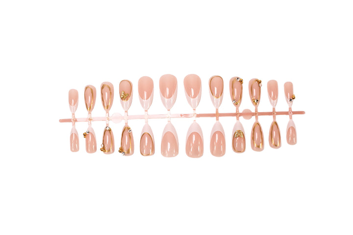 Artificial nail set with elegant gold accents and luxurious decorations Kalsten