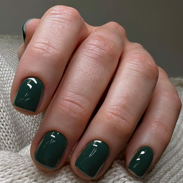 Acrylic nail set with luxurious color gradient and elegant lace accent Kalsten