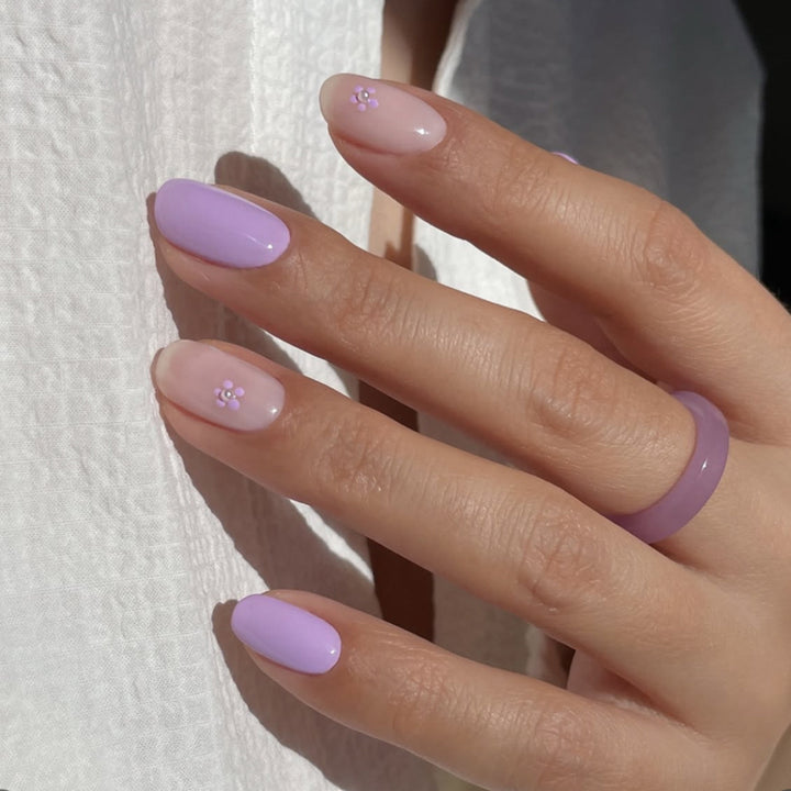 Artistic Nail Art with Floral Accent Kalsten
