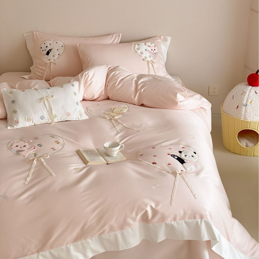 Romantic cotton bedding set with appliquéd heart balloons and plush motifs