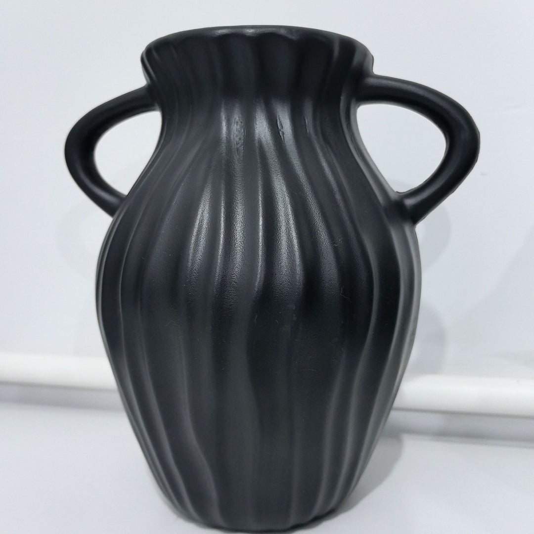 Elegant Ribbed Decorative Vase Kalsten