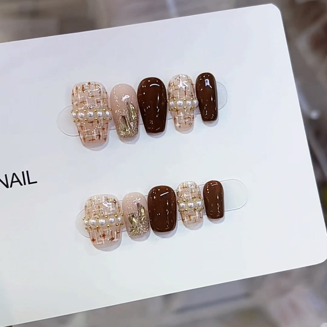 Elegant Pearl-Accent Press-On Nail Set Kalsten