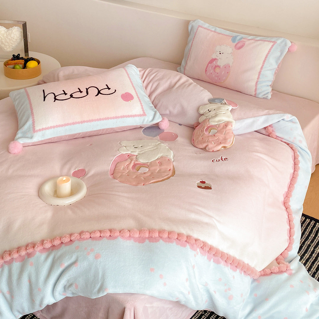 Children's bedding set with teddy fleece blanket, pompom hem and cute puppy design