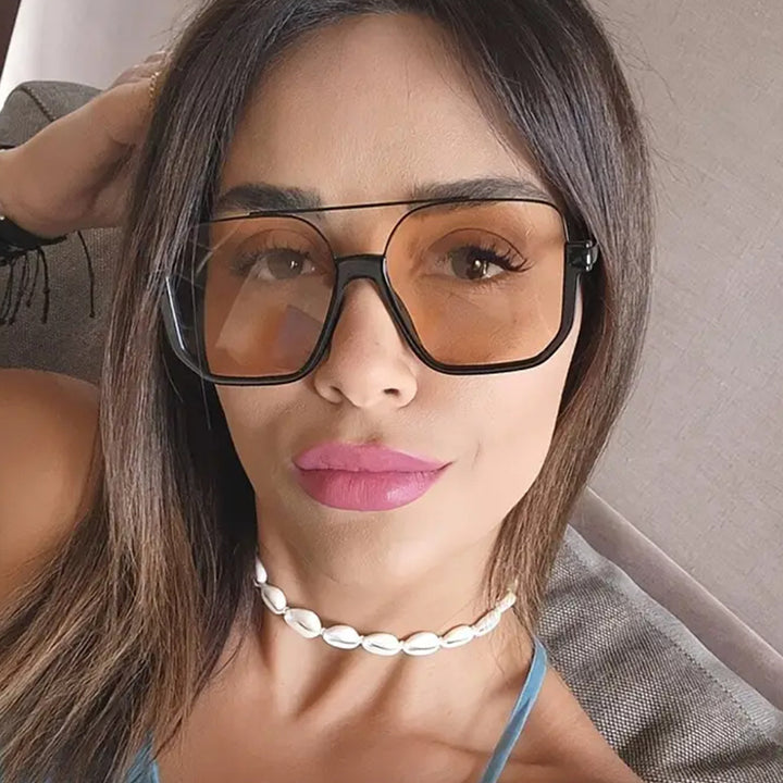 Women's square sunglasses with transparent frame and green tinted lenses Kalsten