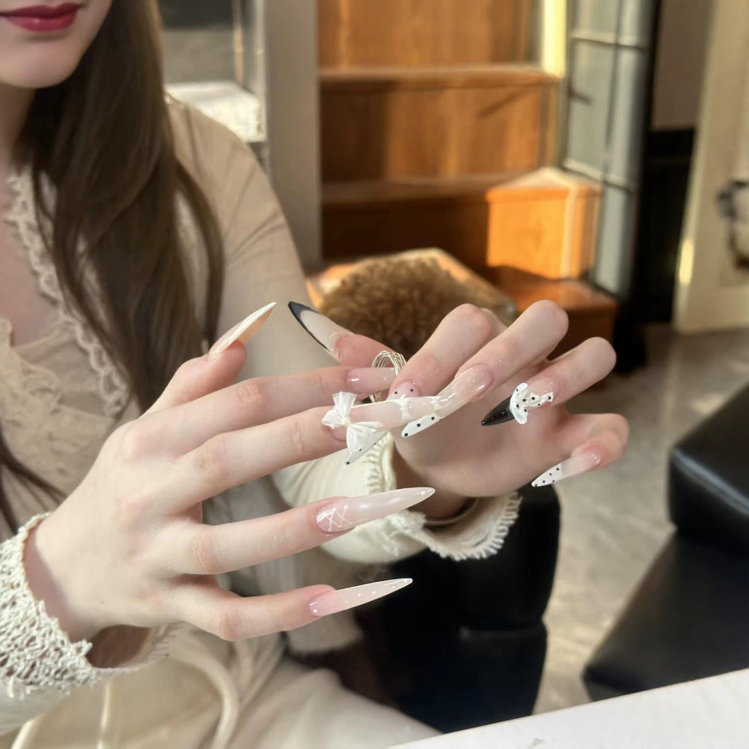 Artistic 3D Themed Press-On Nail Extensions