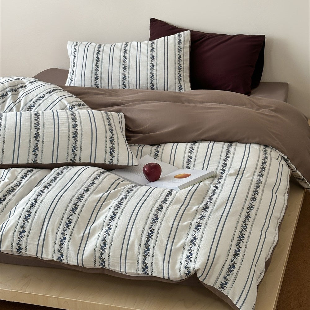 Breathable cotton bedding set with striped floral border and fitted sheet
