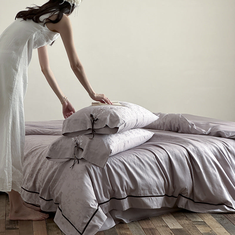 Jacquard-Satin bedding set with floral appliqué and decorative bow