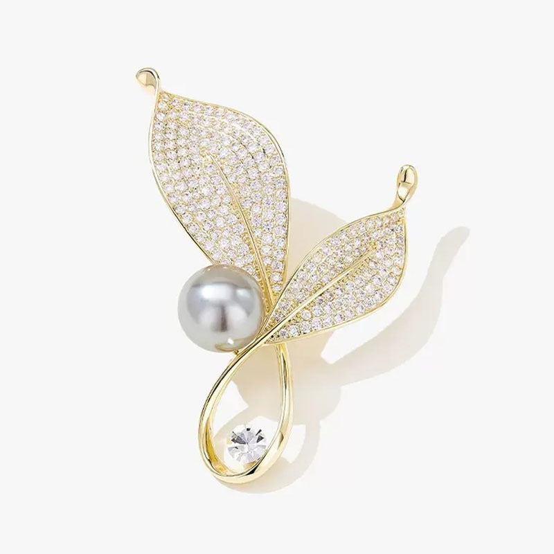 Elegant and Glamorous Brooch with Pearls and Crystals Kalsten