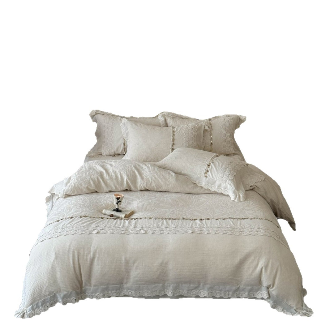 Elegant linen look bedding set with lace and ruffle edge