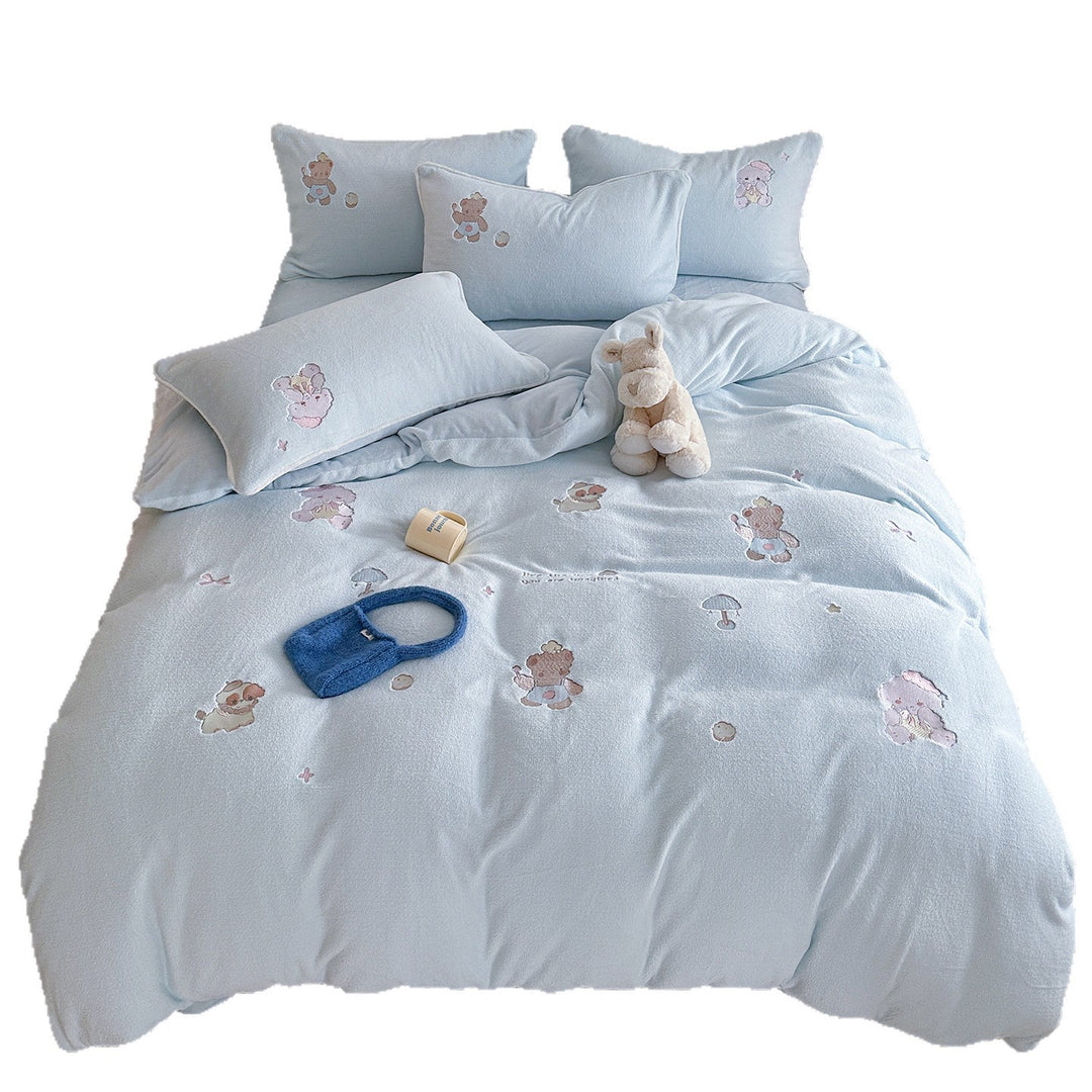 Children's bedding set made of soft cotton fleece with embroidered teddy bear motifs