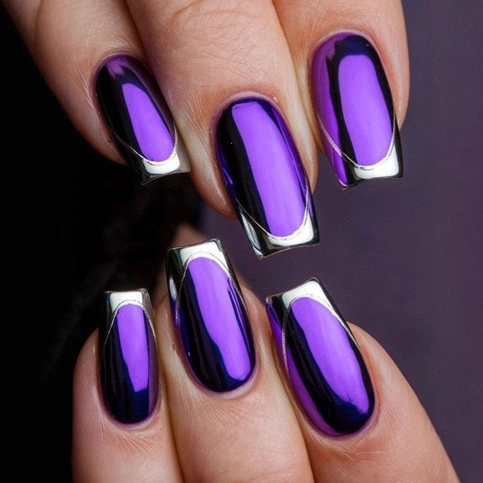 Artificial nails in elegant French tip design Kalsten