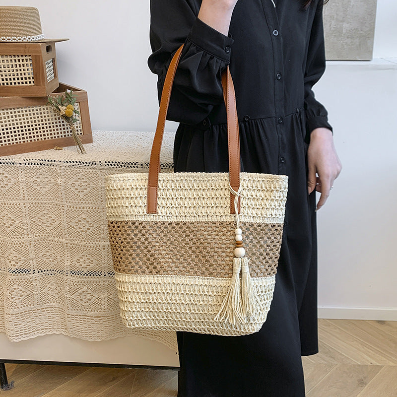 Beach bag with decorative tassel pendant Kalsten