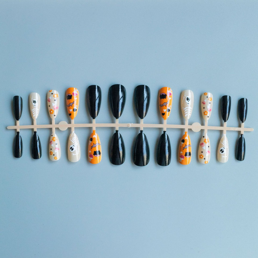 Artistic Halloween-Themed Nail Art Kit