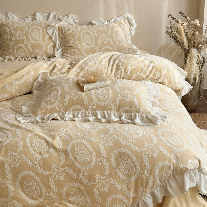 Bedding set with jacquard medallion, ruffle and extra-soft cotton blend