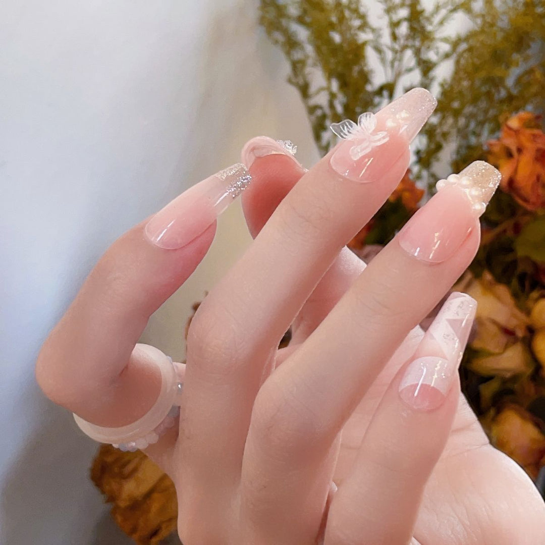 Artificial nails with glamorous pearl and glitter design Kalsten