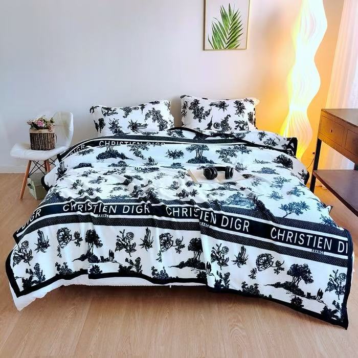 Ladies Cozy Day Bedspread with Cute Cloud Design Kalsten