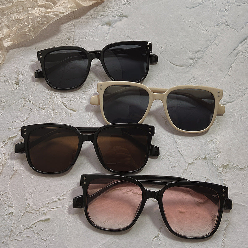 Fashionable Oversized Sunglasses in Contemporary Design Kalsten