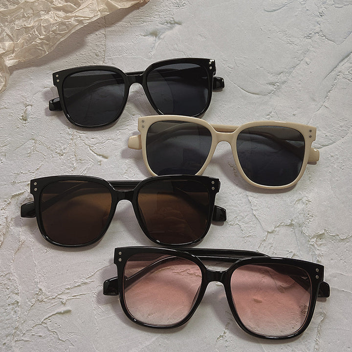 Fashionable Oversized Sunglasses in Contemporary Design Kalsten