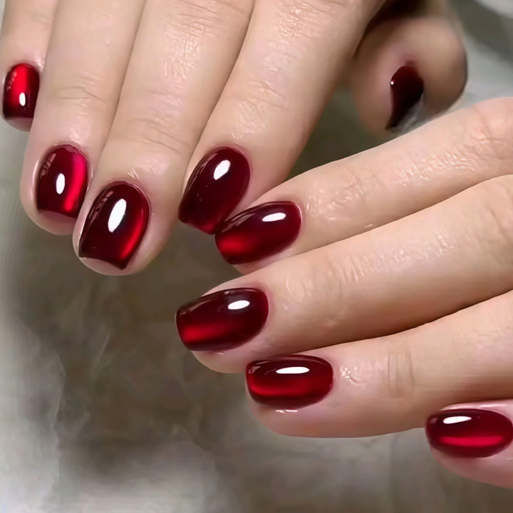 Artificial nails in elegant shine design Kalsten