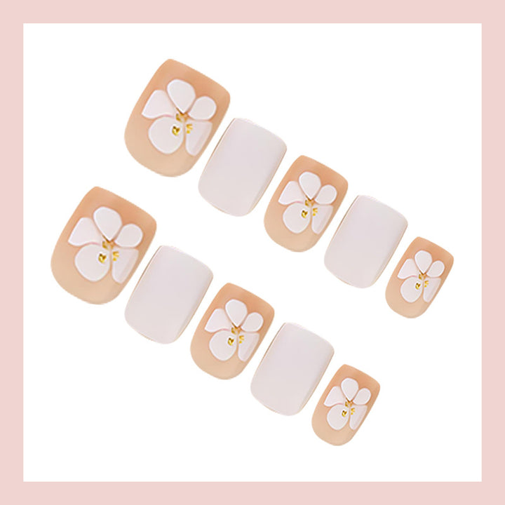 Artificial nail set with luxurious flower design and subtle gold accents Kalsten