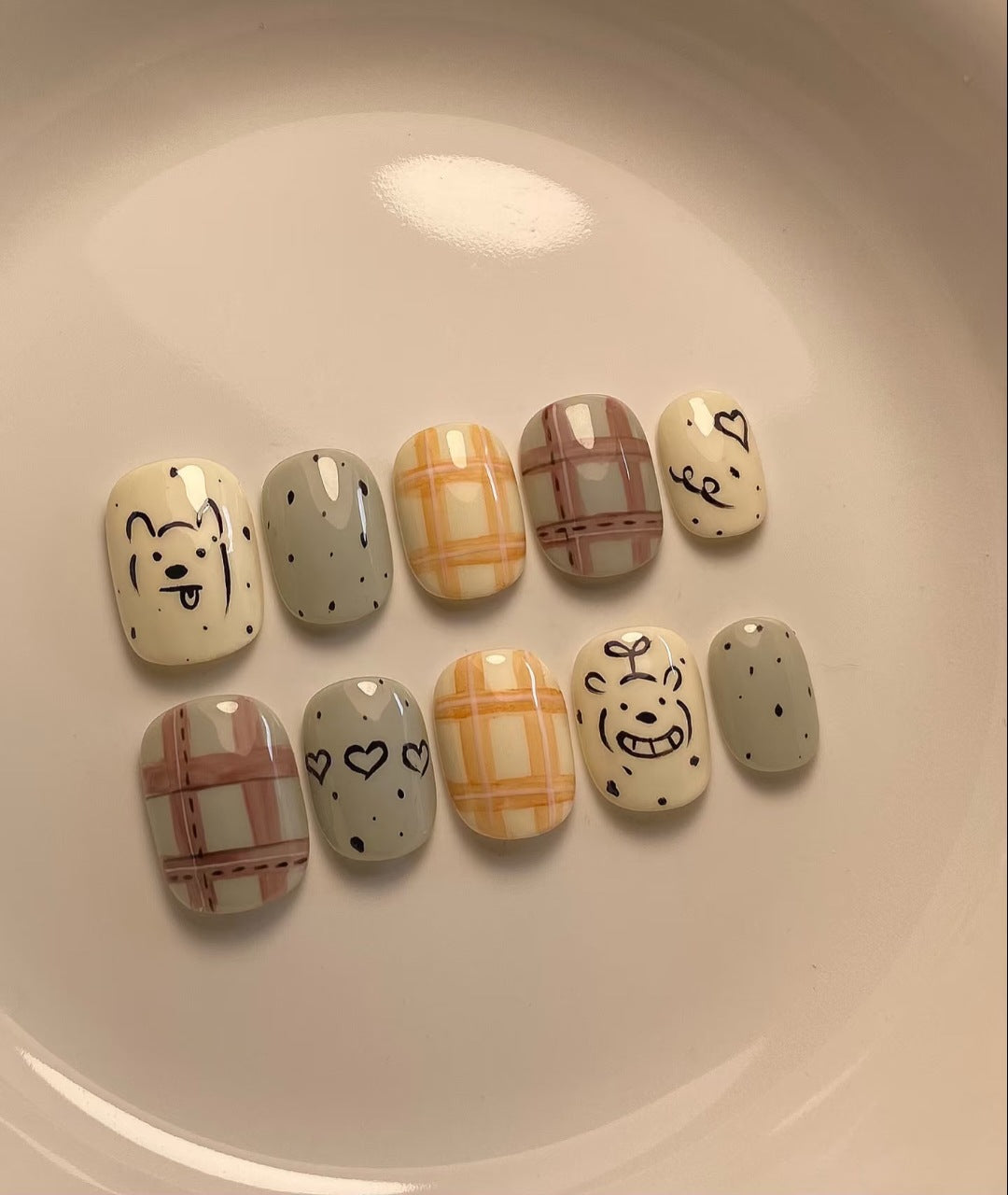 Artistic Press-On Nail Art Set with Star and Grid Designs