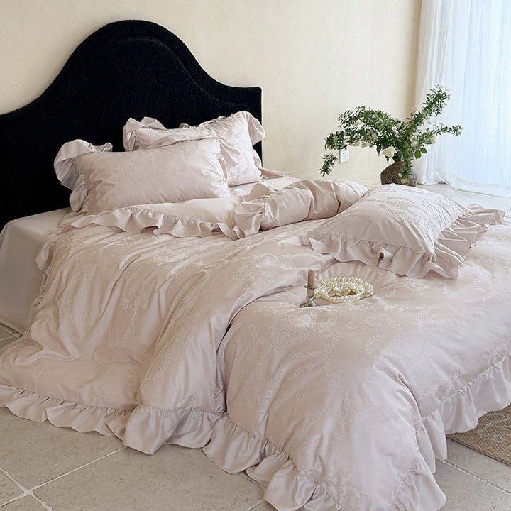 Elegant bedding set with jacquard floral pattern, frill and soft cotton satin