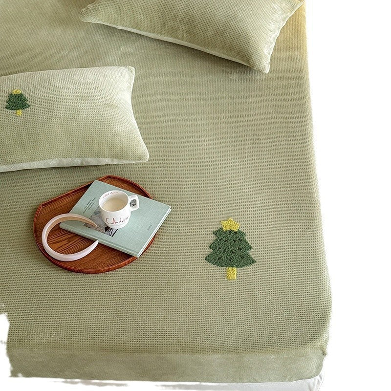 Ribbed fitted sheet set with embroidered Christmas tree applications