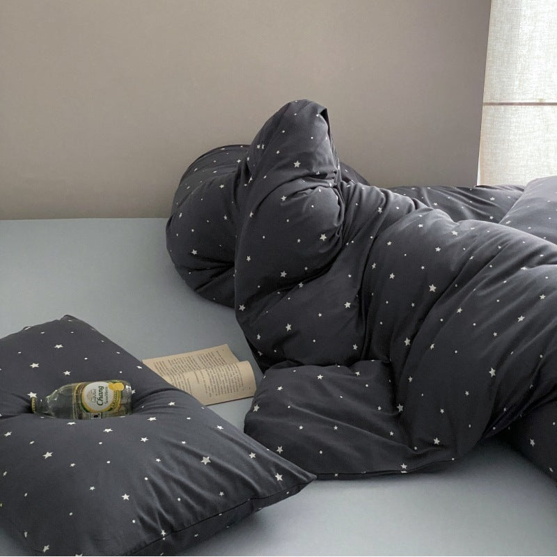 Bedding set made of soft cotton percale with a minimalist star pattern