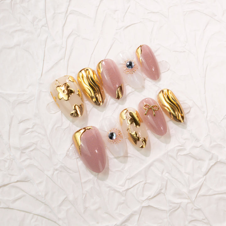 Decorative Press-On Nail Art Set with Gold Accents Kalsten
