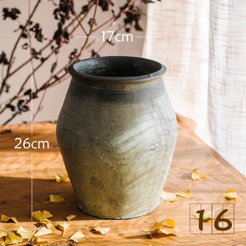 Rustic ceramic pot with handmade design Kalsten