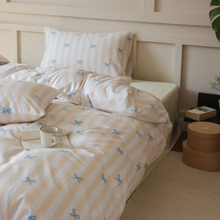 Cotton percale bedding set with botanical sketch print and concealed hotel closure