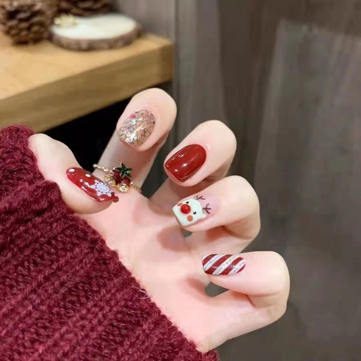 Creative and festive nail art Kalsten