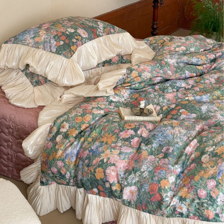 Floral bedding set with pleated ruffle and vintage floral print