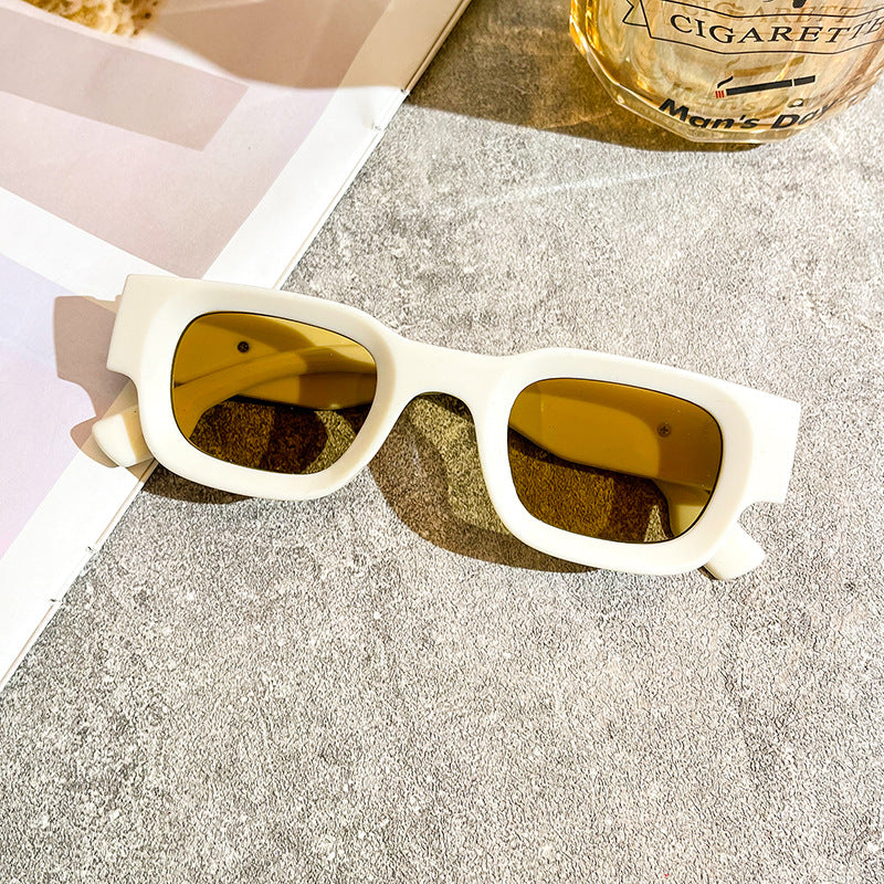 Ladies fashionable sunglasses with a striking design Kalsten
