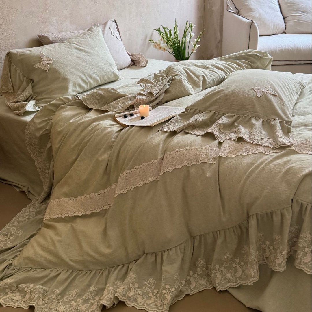 Romantic linen-look bedding set with lace trim and butterfly applique