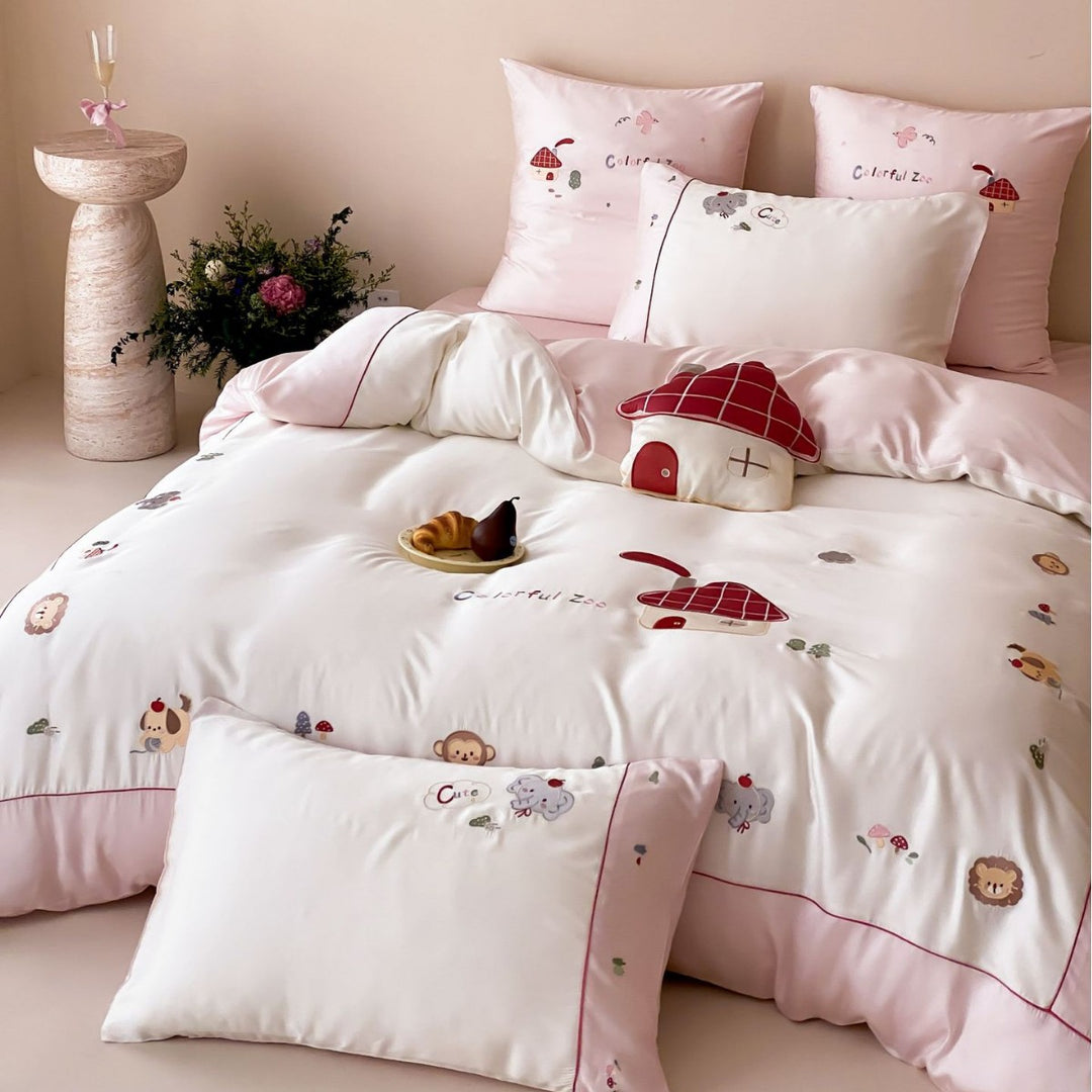 Children's bedding set made of cotton satin with appliquéd bear and car motifs