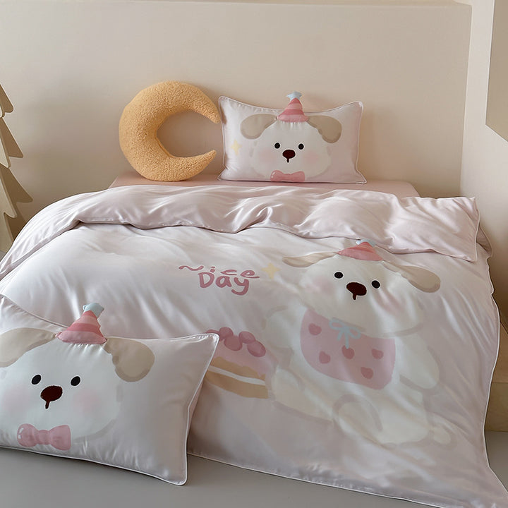 Children's bedding made of silk-matte satin with illustrative panda and apple print as well as fine piping