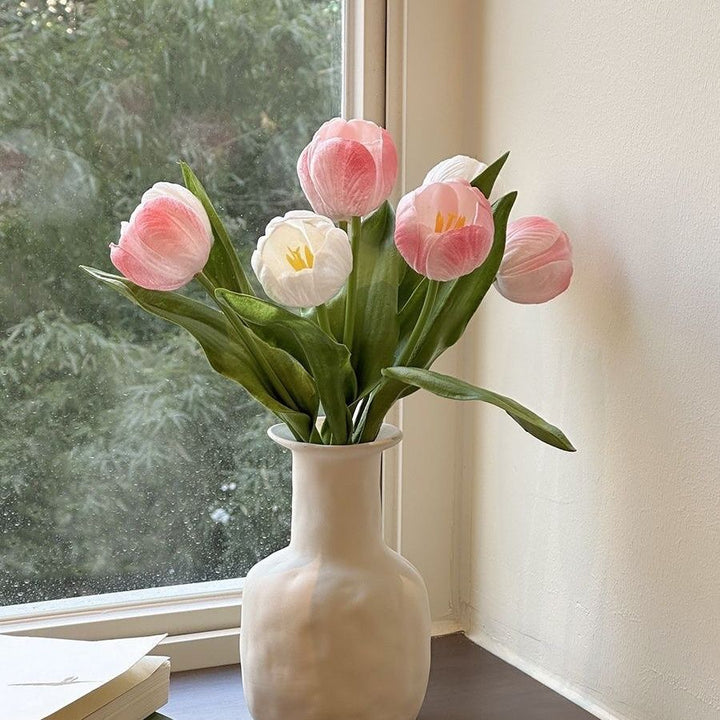 Decorative Realistic Tulip Bouquet