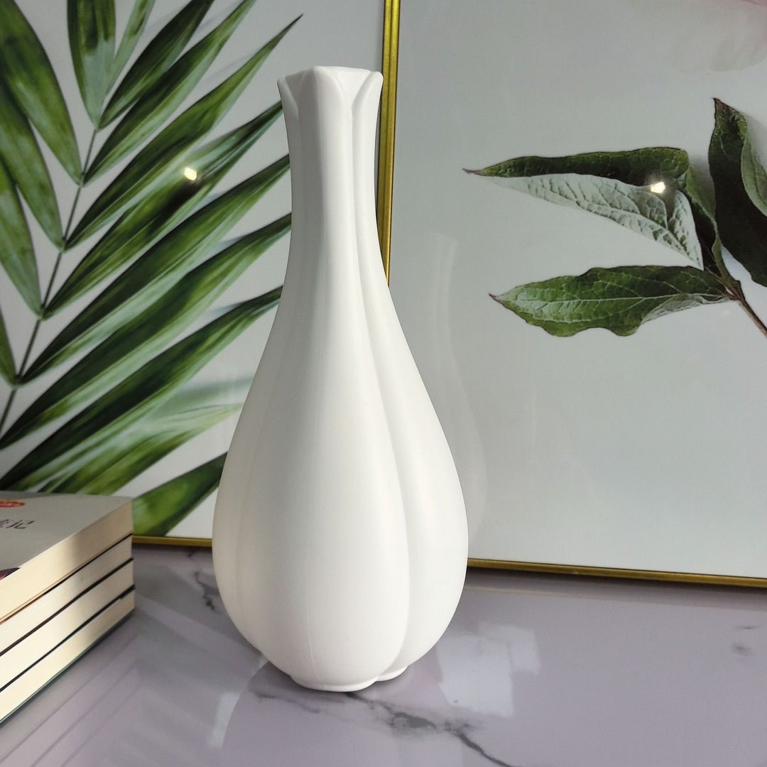Modern Tulip-Shaped Decorative Vase Kalsten
