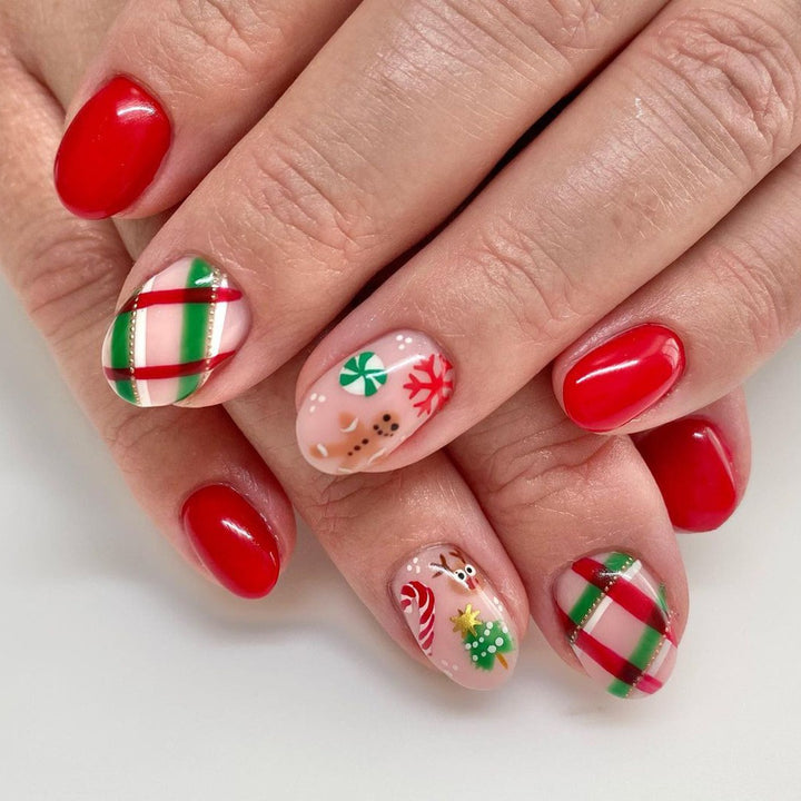 Holiday-Themed Press-On Nail Art Kalsten
