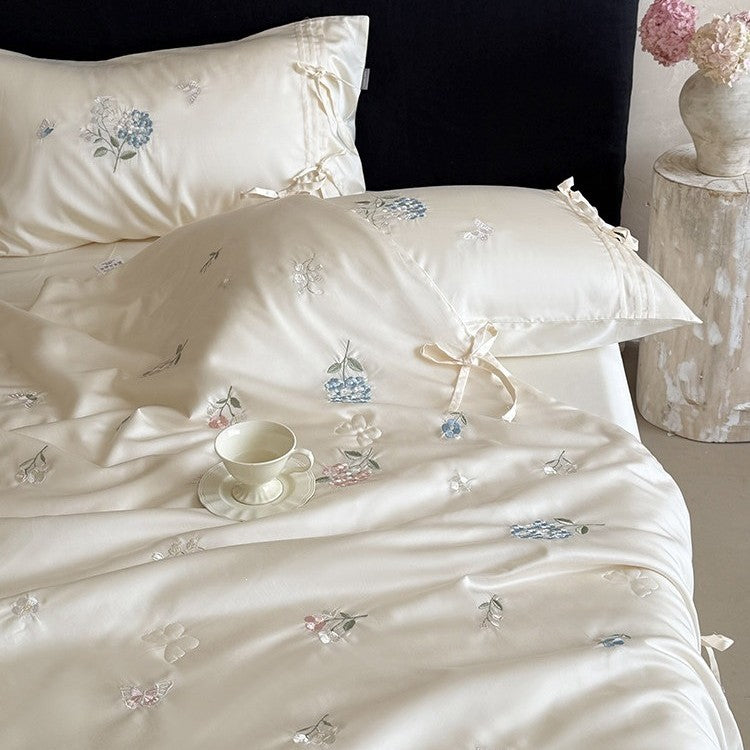 Embroidered satin bedspread set with ties and silky-glossy surface