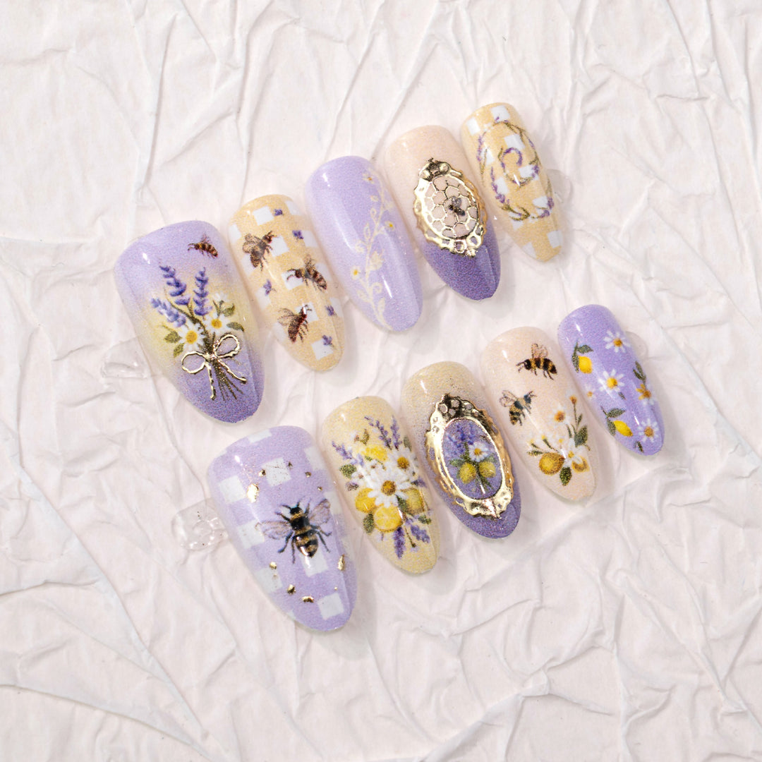 Floral-Inspired Press-On Nail Art Set Kalsten