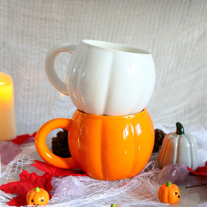 Ceramic mug with ergonomic handle and ribbed balloon shape